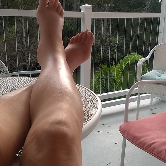 Meet your Posher, Nicole - Picture 2 of 3